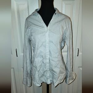 Denver Hayes fitted button-up shirt.